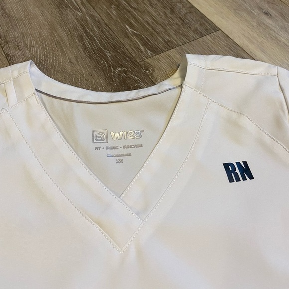 WONDER WINK | White Scrub Top with Blank RN - Picture 3 of 7